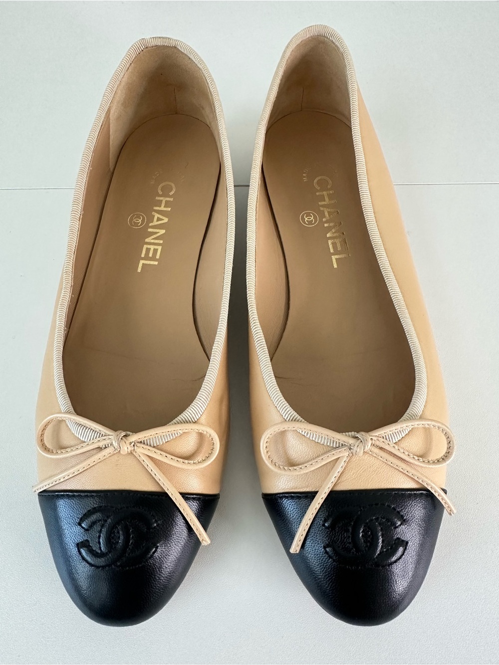 CHANEL Lambskin Cap Toe CC Ballerina Flats 
Beige Black SZ EUR 38